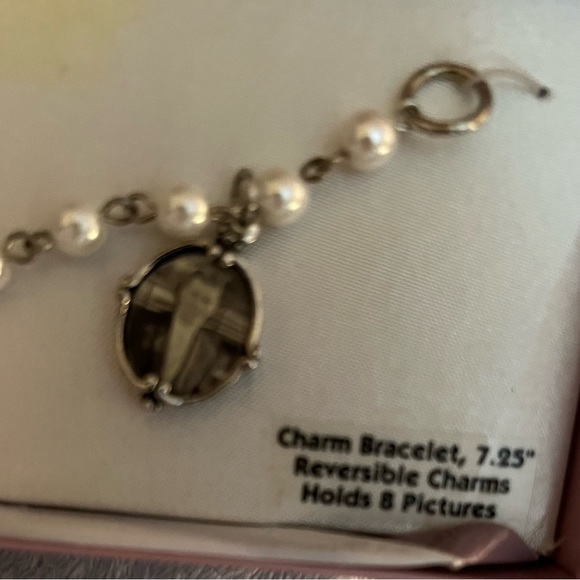 Memory Maker  silver & pearl bracelet w/ reversible picture frames NIB - Picture 3 of 9